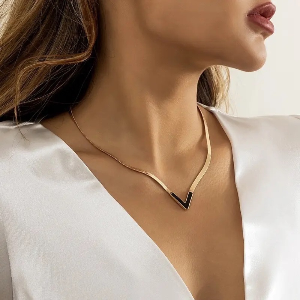 ◾️18k Gold Plated Trendy Natural Shell V Shaped Snake Chain Necklace